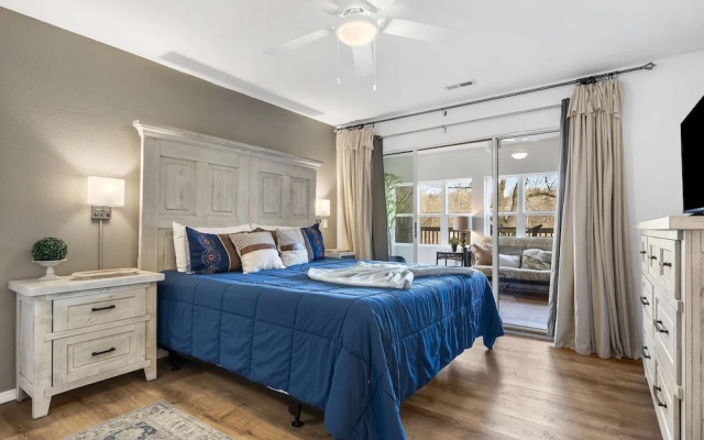 Lake Front Escape For 8!