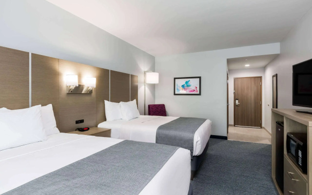 Days Inn & Suites by Wyndham Houston NW Cypress
