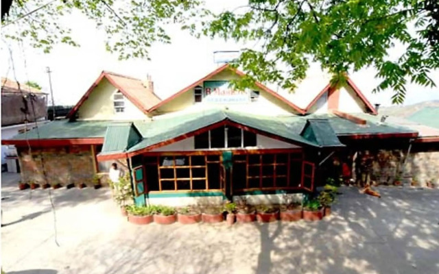 Hotel R Maidens by OYO Rooms