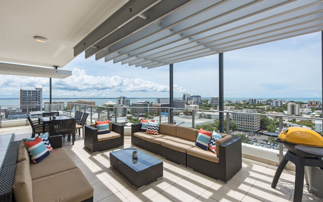 Darwin Executive Suites & FREE CAR