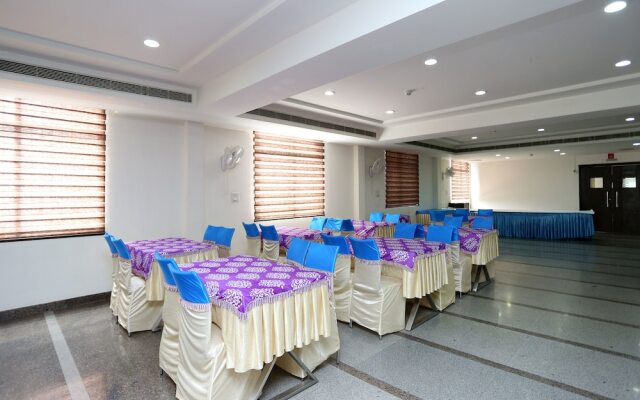 OYO 8536 Azad Square