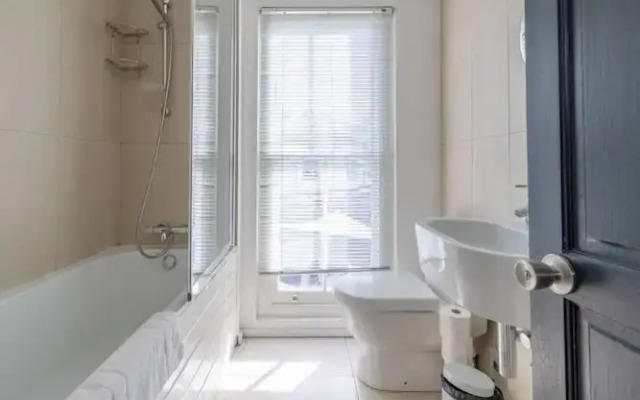 Stylish 2 Bedroom Home in Islington With Garden