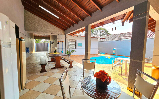 Casa Familiar 4 quartos Piscina e Churrasqueira