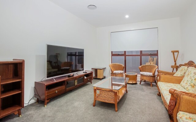 Hope Island Beautiful Chinese Style Villa Qhi007