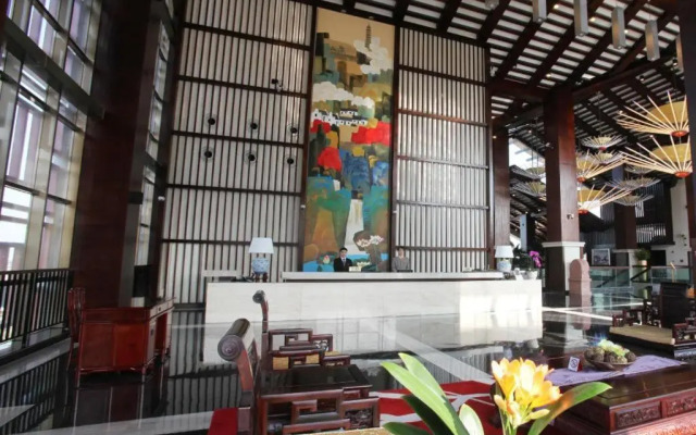 Lotus Hill Yuehai Hotel