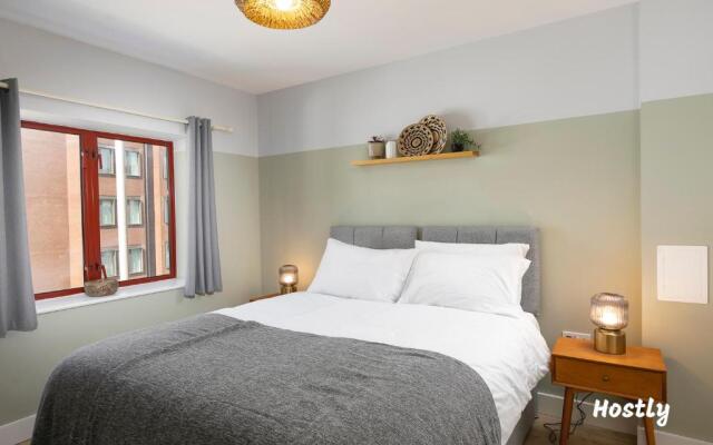Wesley Gate Apartments - Building 3, by Hostly