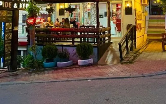 Kırmızı Beyaz Apart