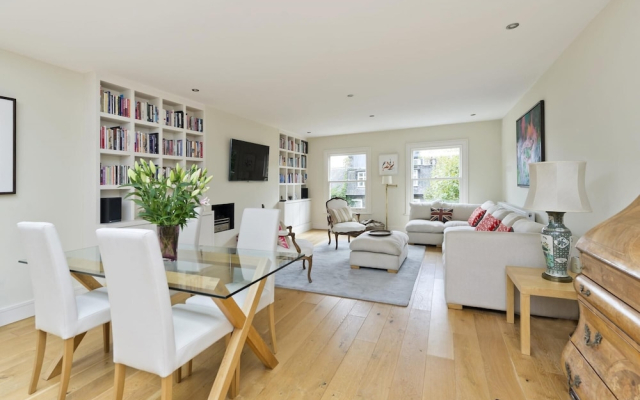 Beautiful Spacious Open-planned 3 Bedroom Apartment in Earls Court