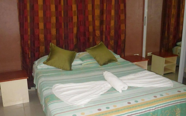 Roxon Apartments