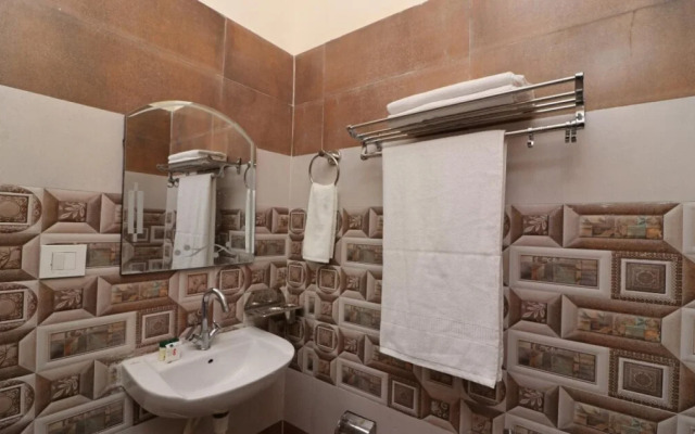 Hotel Raj Palace By OYO Rooms