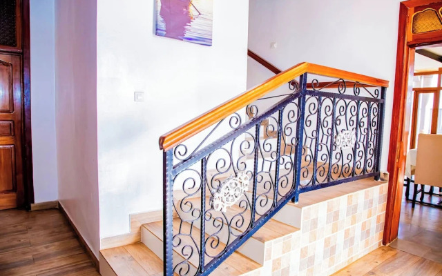 Net Luna Villa Hotel and Tours