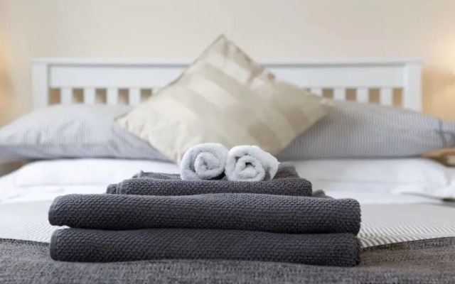 Lynbrook  Guests House