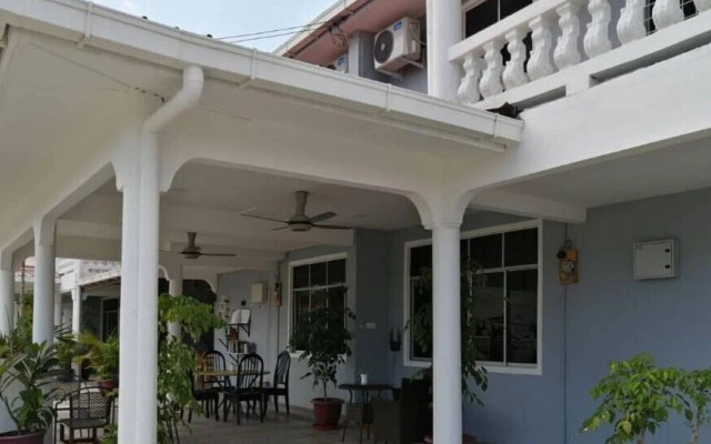 SPOT ON 90127 Semporna Dream Villas