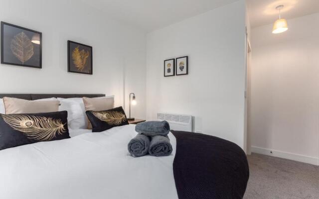 Charles Alexander Short Stay - Charnley House Apartments