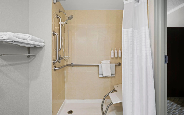 Days Inn by Wyndham Utica