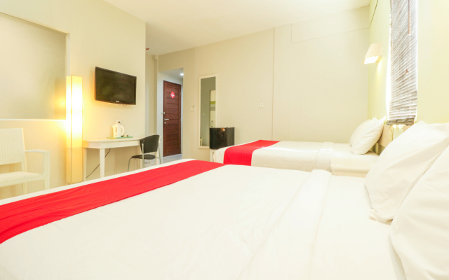 The Sunrise by OYO Rooms