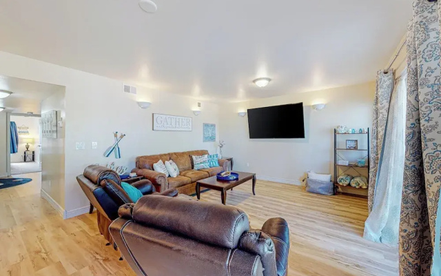 Waterfront Condo W & Dock Access