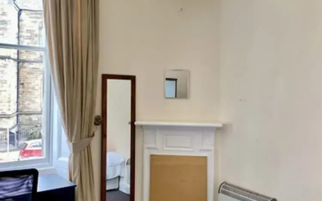 Large 5 Bedroom Flat in Marchmont, Edinburgh