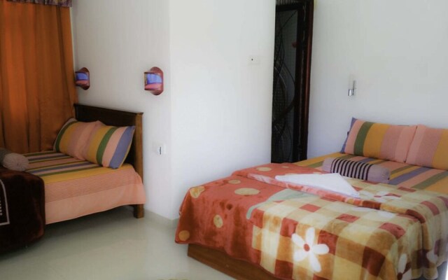 Yoho Toppass Breeze Hotel