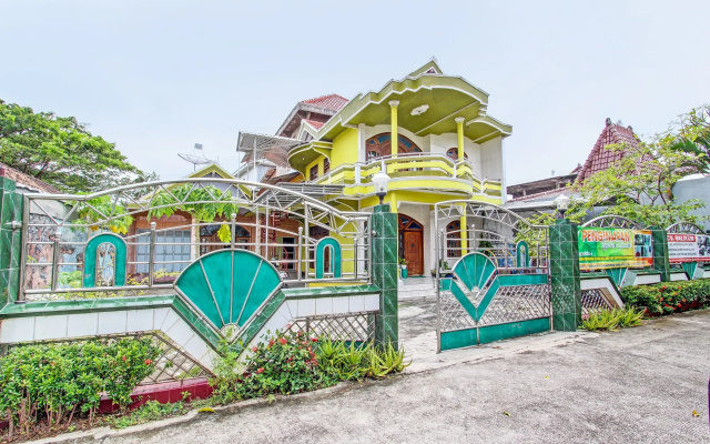 SPOT ON 92188 Ndalem Eyang Guesthouse Syariah