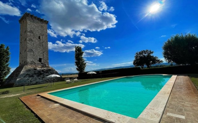 Spello By The Pool - Sleeps 11 is an Unmissable Experience Huge Exclusive Pool