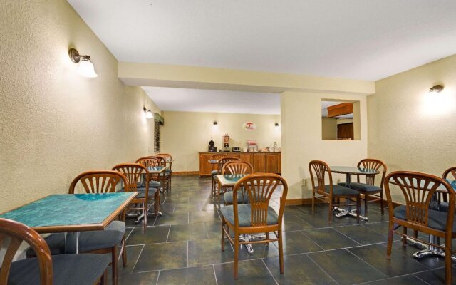 Spark by Hilton Wichita East