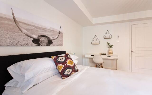 Fresh & Styled 2 Bedroom Apt in Mile End