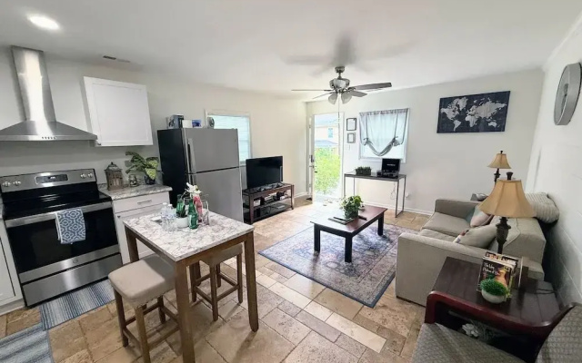 Renovated 2 Bedroom in Durham Superhost
