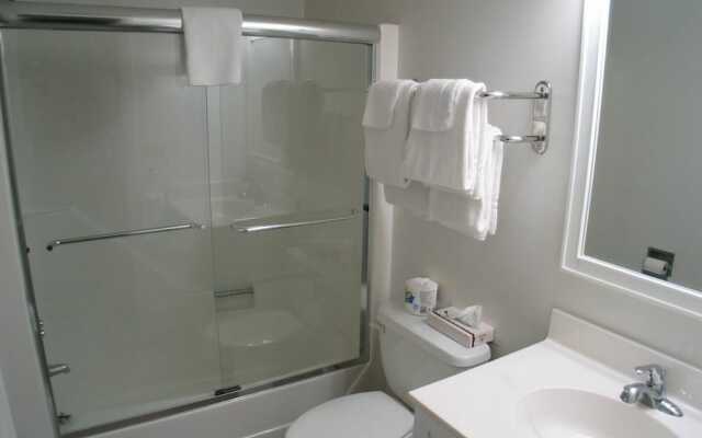 Beach House Inn and Suites