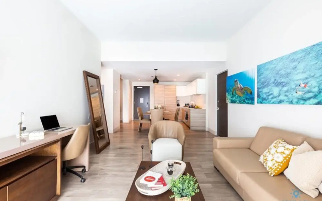 Beautiful Apartment w Rooftop Pool and Amenities