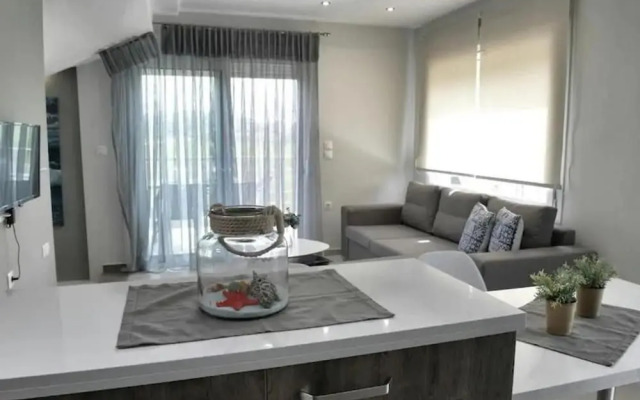 Crystallia Seaside Maisonette by Travelpro Se