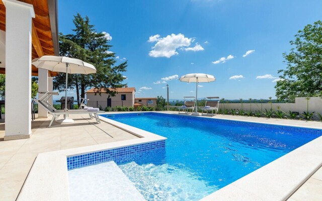 Amazing Home in Vizinada With 3 Bedrooms, Wifi and Outdoor Swimming Pool