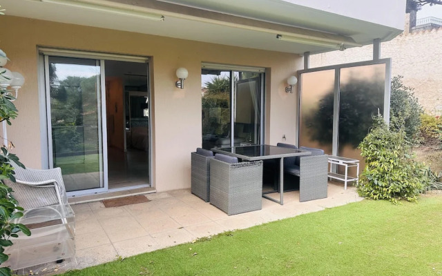 Light Modern Studio With Garden Pool- 2294