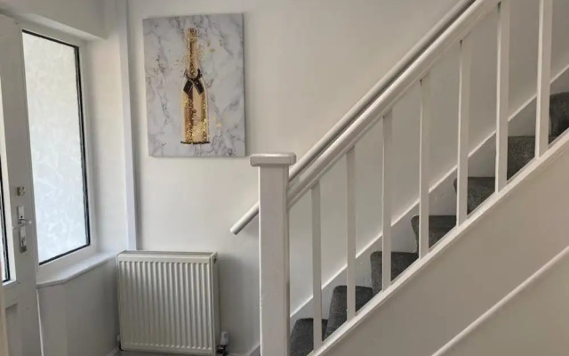 Immaculate 3-bed House in Nottingham