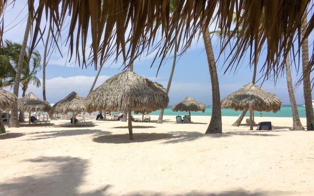 C102 Florisel - Your Tropical Beach Vacation!