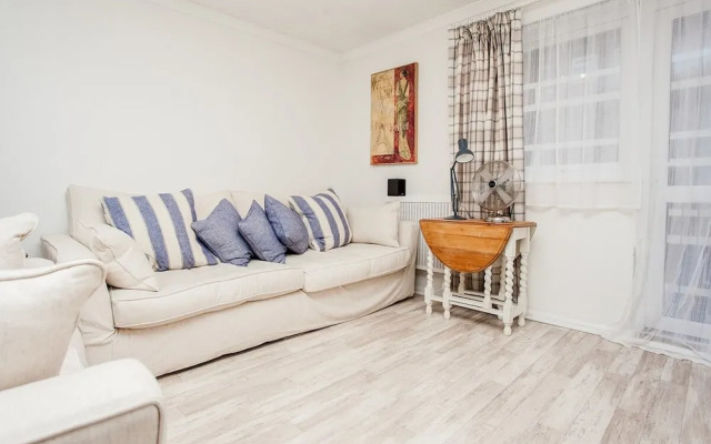 Stunning Spacious South London 1 Bed Apartment with Balcony
