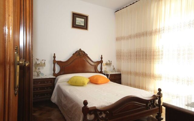 House - 5 Bedrooms with Sea views - 107775