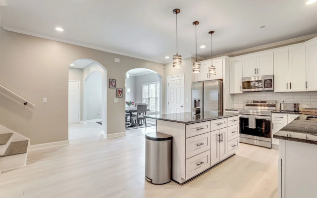 ~ 1/2 Mi to Mercedes-benz Stadium: Atlanta Home