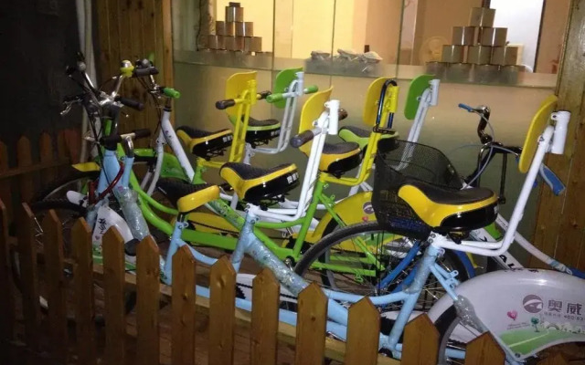 Small White Whale Inn