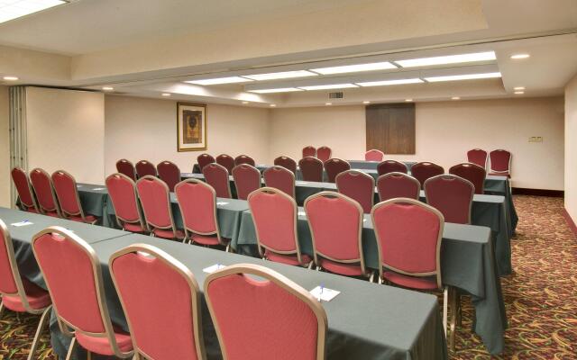 Holiday Inn Express Chicago-Downers Grove by IHG