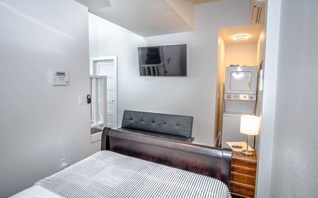 Guest House with Loft near Downtown