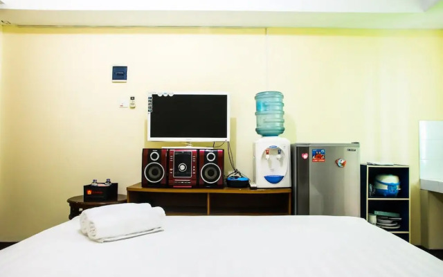 Simply Studio At Green Park View Apartment