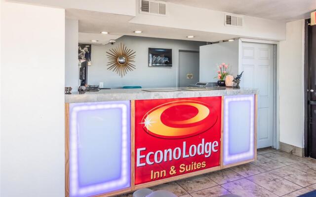 Econo Lodge Inn & Suites Macon