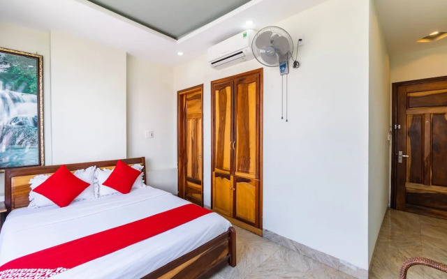 OYO 415 Nice House Hotel