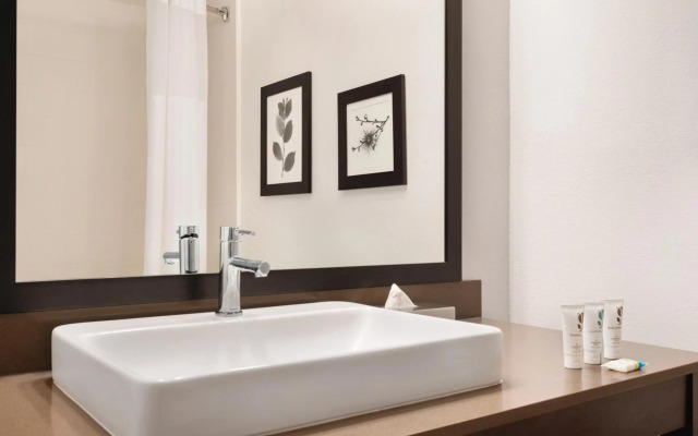 Country Inn & Suites by Radisson, Savannah Midtown, GA