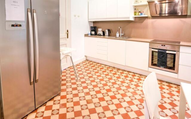 Luxurious Apartment For 9 People Recently Renovated In The Center Of Barcelona