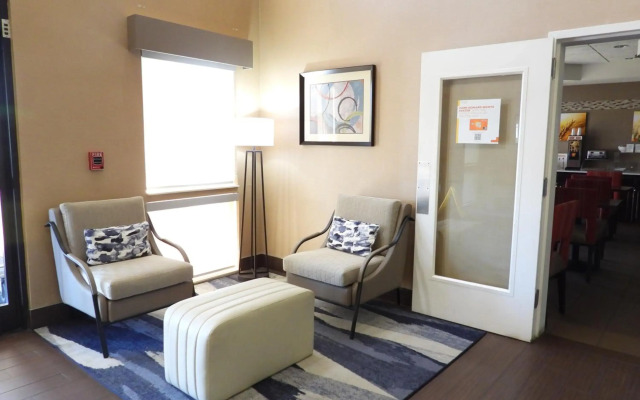 Comfort Suites