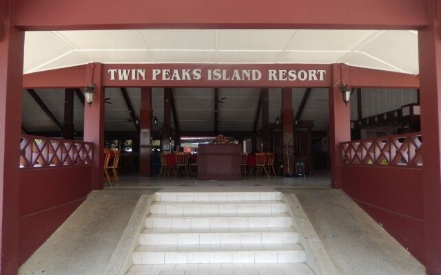 Twin Peaks Island Resort