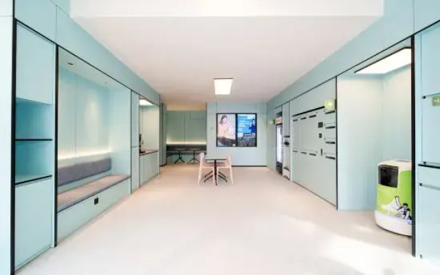 Haiyou Hotel (Shanghai Dong'an Road Subway Station)