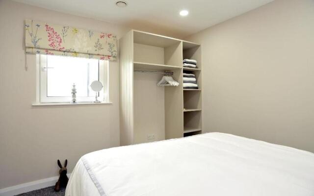 Apartment 10, SOUTH PIER, 13-14 Kerr Street,